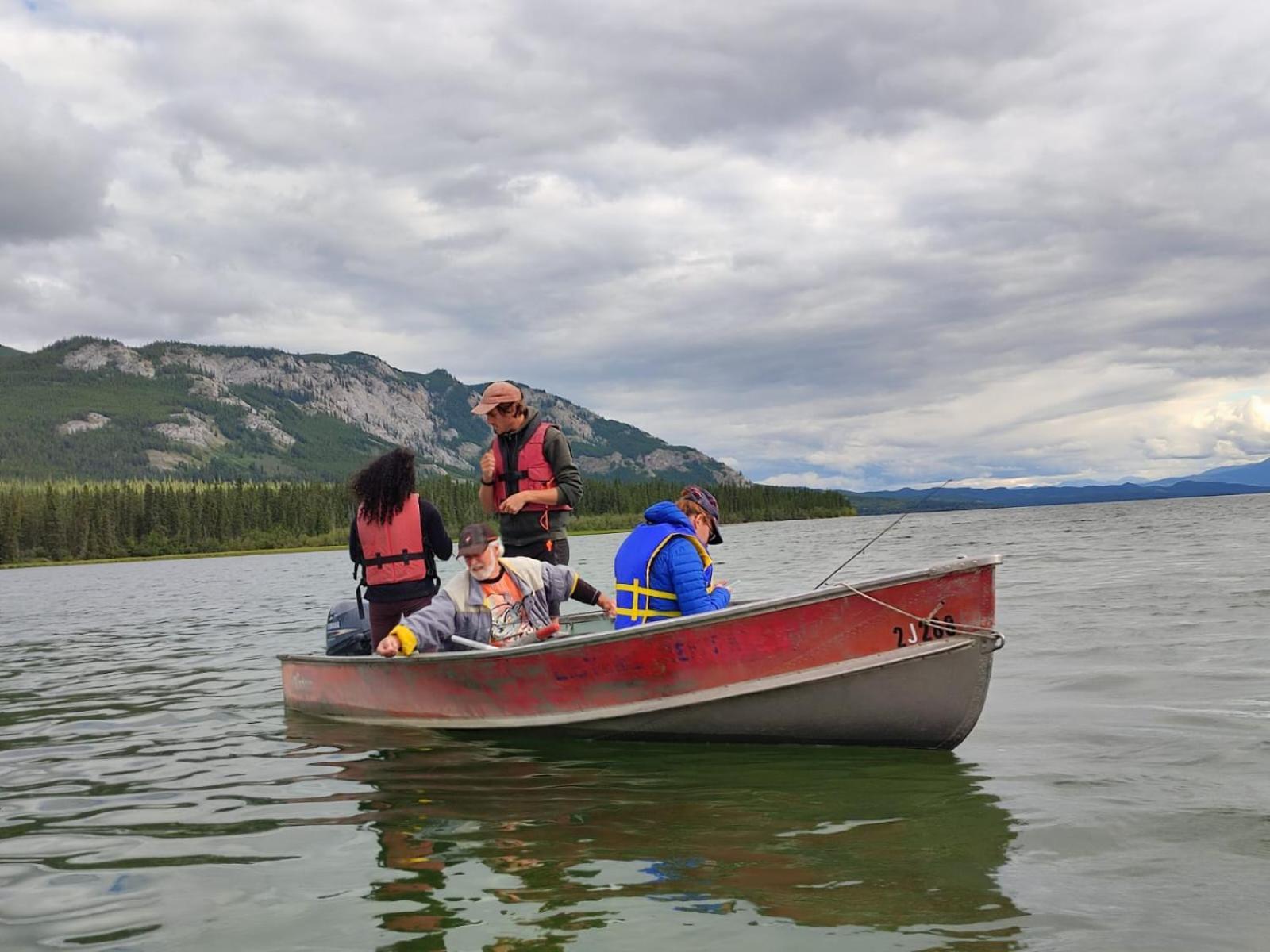 Little Atlin Lodge Tagish Ngoại thất bức ảnh