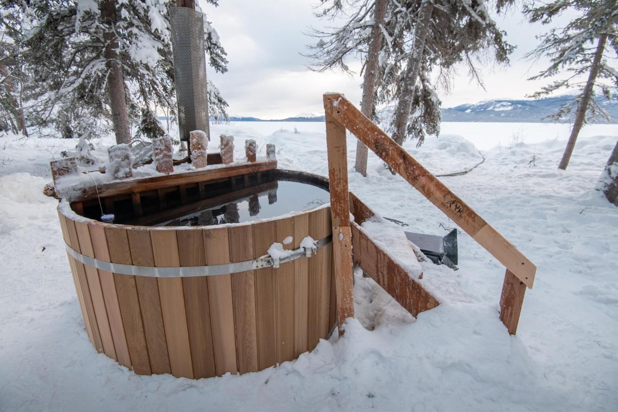 Little Atlin Lodge Tagish Ngoại thất bức ảnh